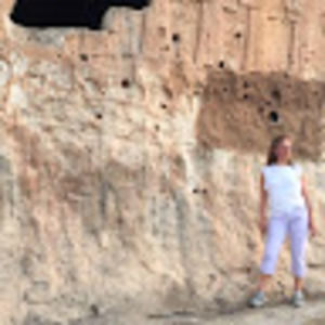 Meet your Posher, Mona